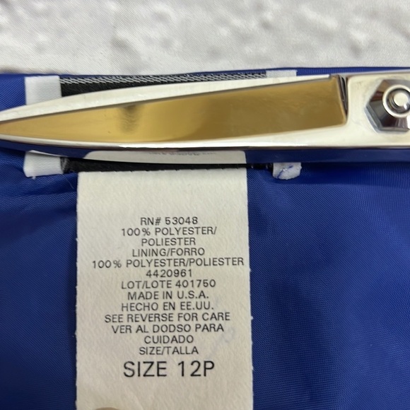 Ultra dress blouse. - Picture 6 of 6